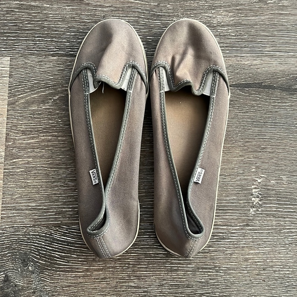 Vans slip on sneakers in gray size 8 women’s